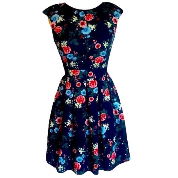 Emeral Sundae Floral cocktail dress. - Picture 1 of 8